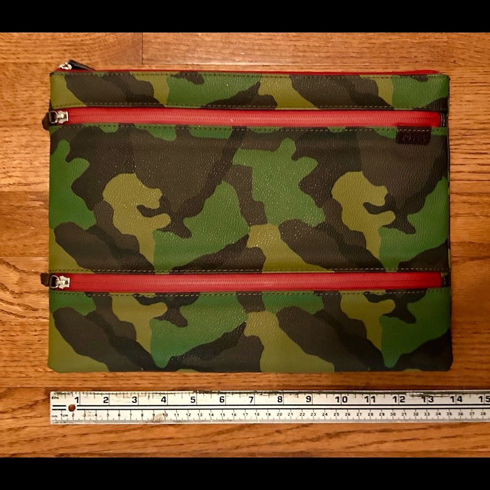 Fossil messenger type bag. Camouflage, unisex